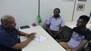 Haitianos procuram vereador em busca de mais auxílios aos imigrantes