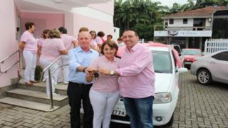Vereador Ciro entrega automóvel para a Rede Feminina
