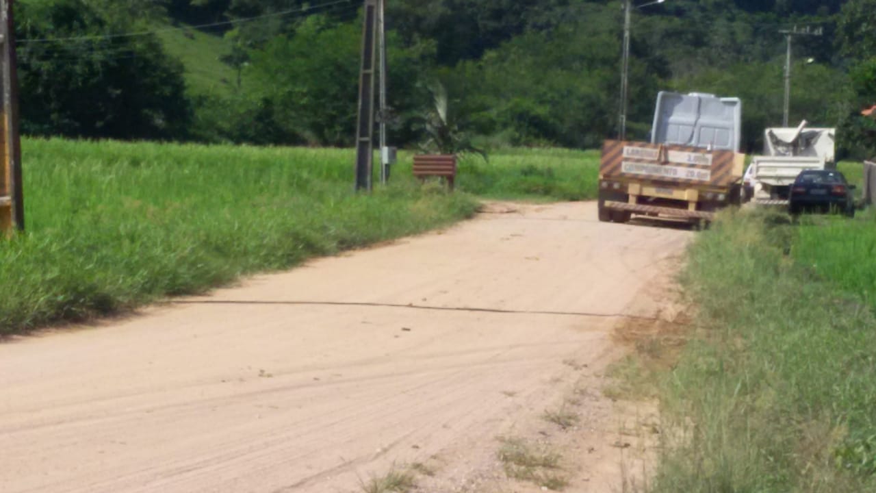 Câmara quer explicações sobre uso de bens públicos para prestação de serviços em terreno particular