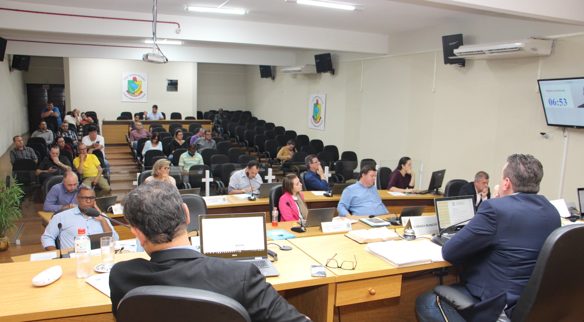 Câmara aprova reajuste salarial para servidores públicos