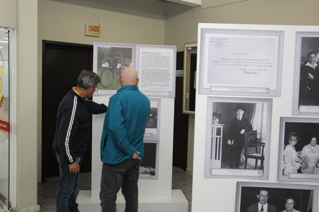 Câmara recebe exposição sobre a história do fundador da Círculo