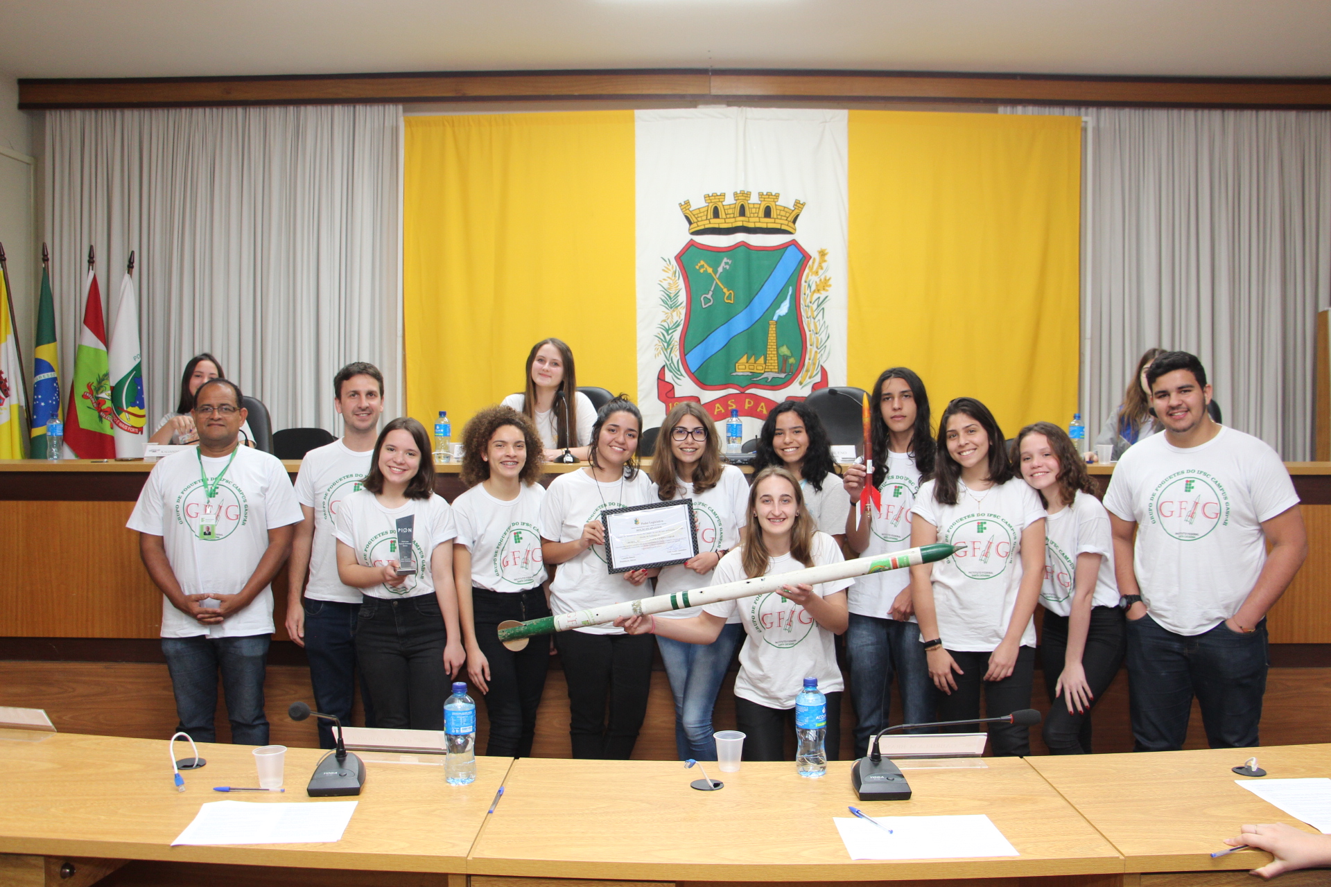 Câmara Mirim homenageia estudantes do IFSC que venceram competição internacional