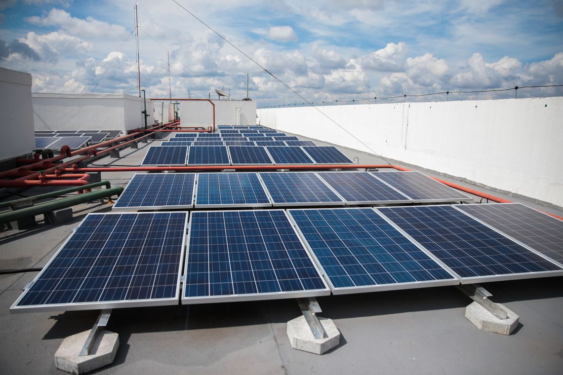 Projeto obriga instalação de sistema de energia solar em prédios públicos