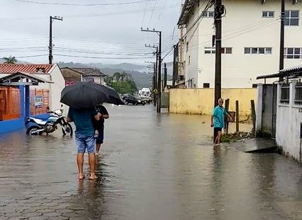 Presidente da Câmara reivindica drenagem pluvial para ruas de Escolas de Gaspar