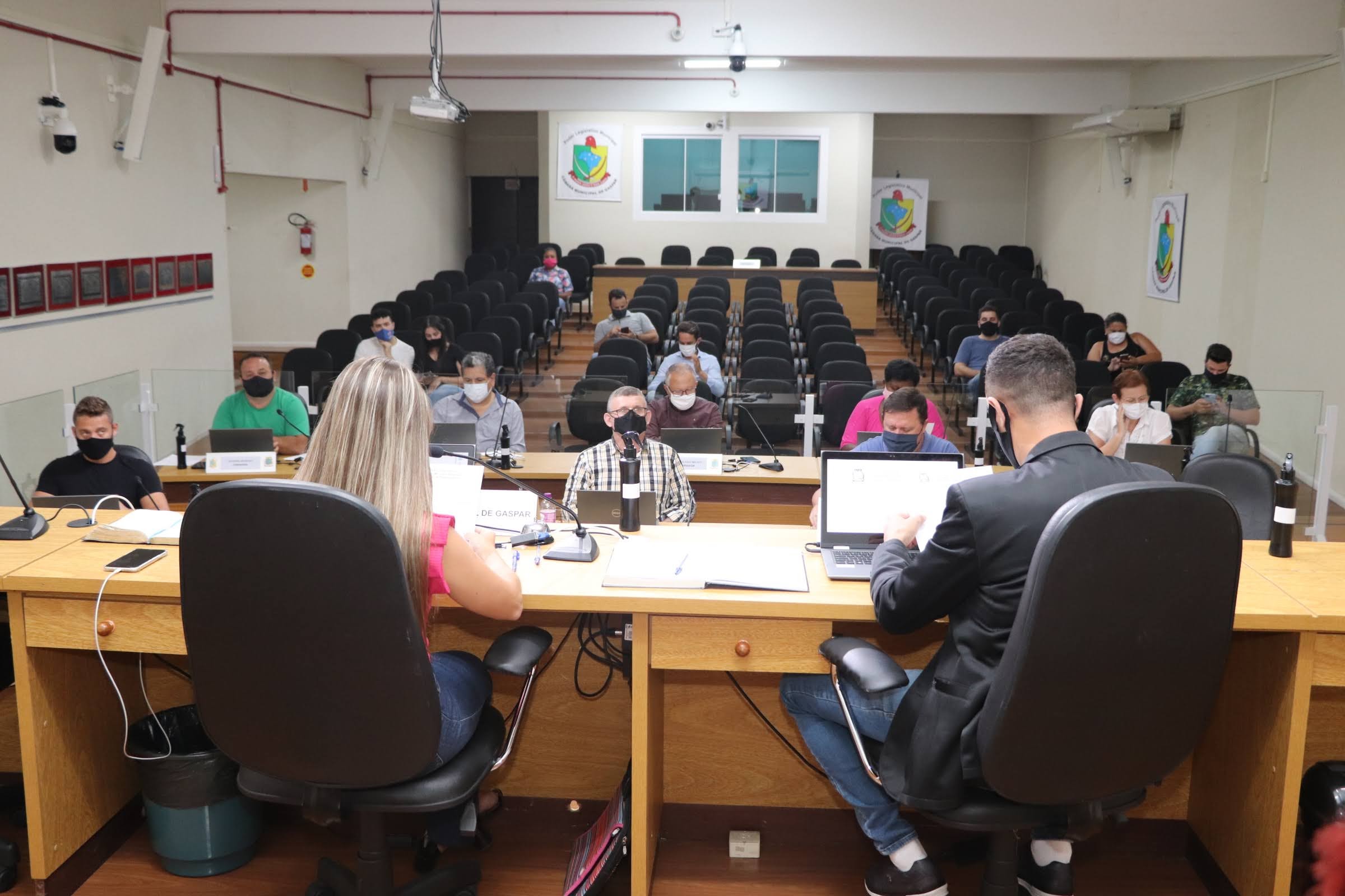 Plenário aprova projeto que extingue alguns cargos efetivos da Prefeitura