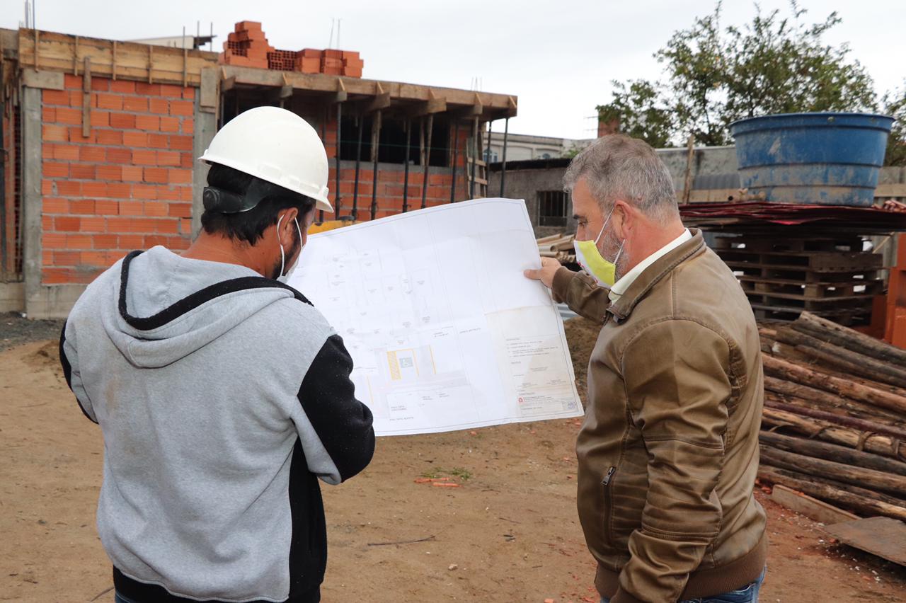 Presidente da Câmara acompanha construção da nova Unidade de Saúde do bairro Sete de Setembro