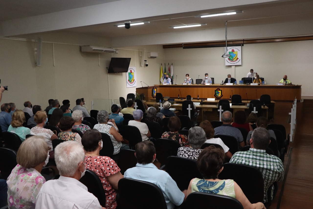 Câmara homenageia Epagri, TV Gaspar, escritor e vencedoras do concurso de oratória